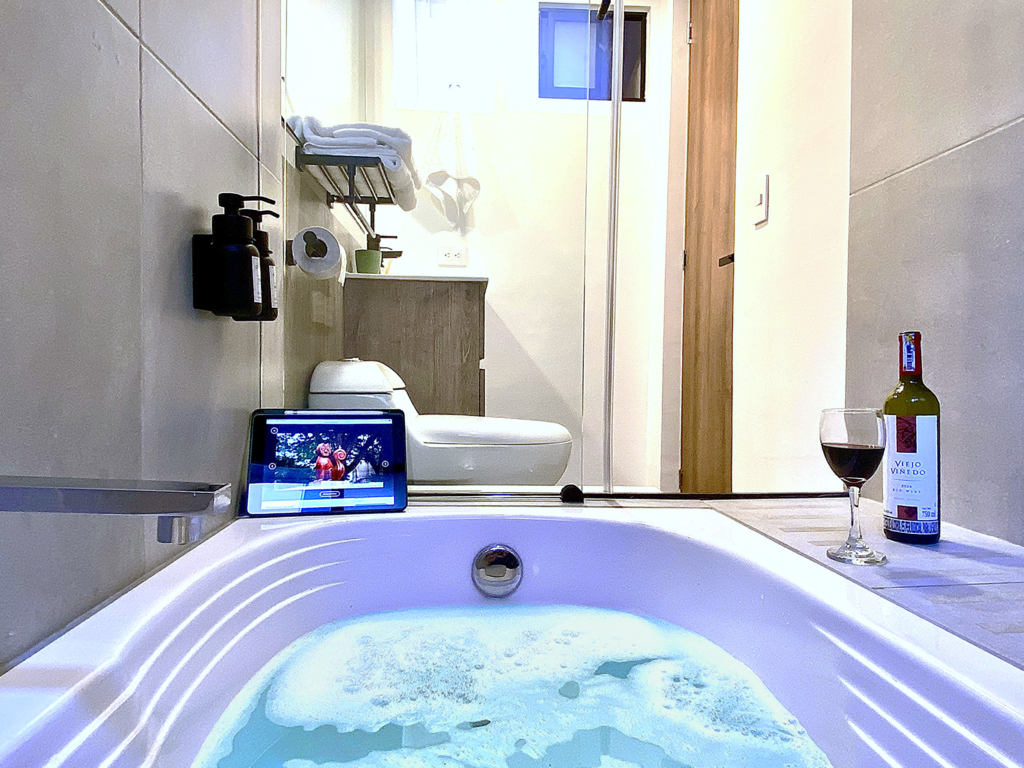 foto desde la tina en el baño de Turquesa 306