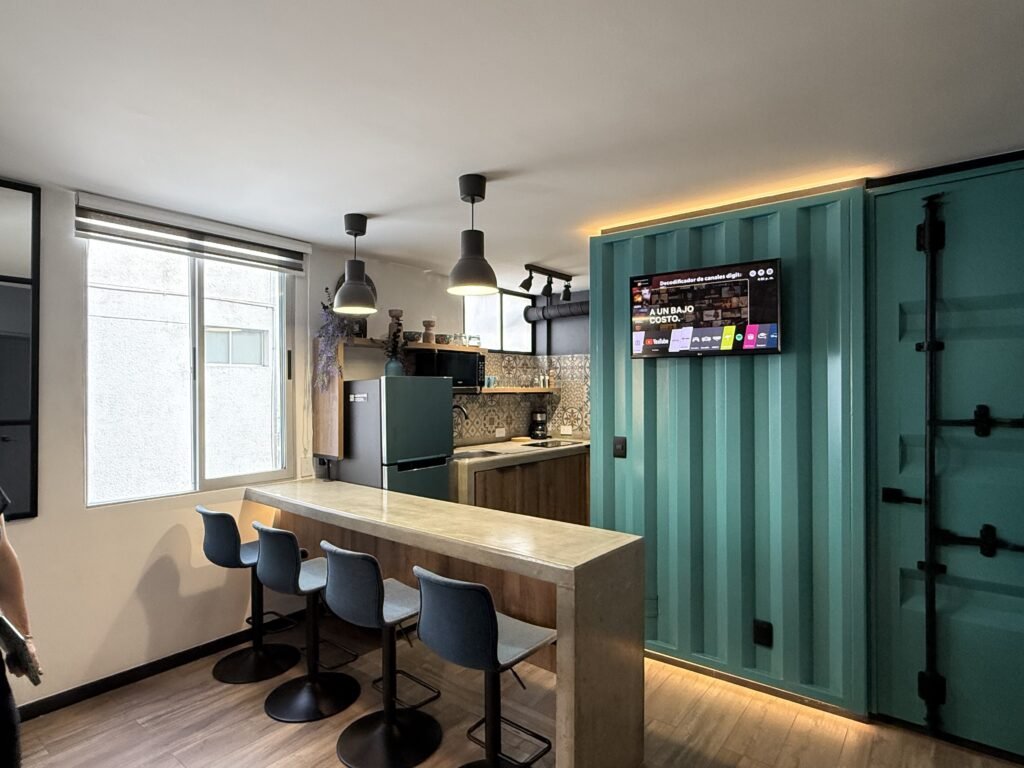 Aprtamento estilo industrial en el peñon Cali, comedor