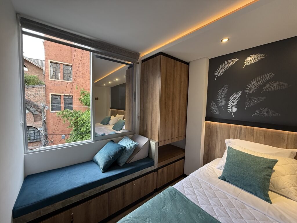 Apartamento amoblado en el peñón Cali, Zona de lectura con vista a la calle